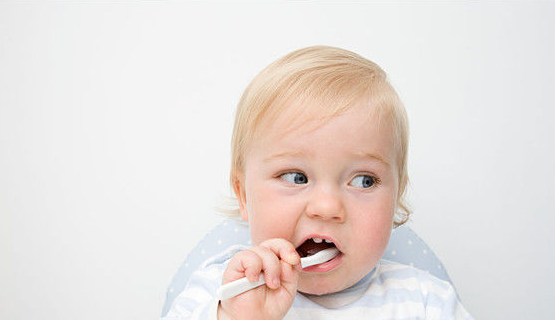 宝宝从几岁开始刷牙？答案不能晚于这个时间段……